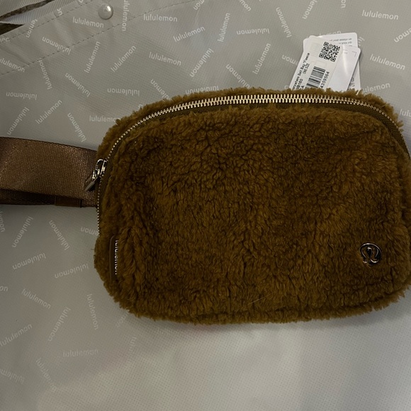 Lululemon fleece everywhere belt bag *burnt caramel - Picture 7 of 7
